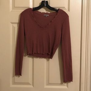V-neck, long sleeve crop top